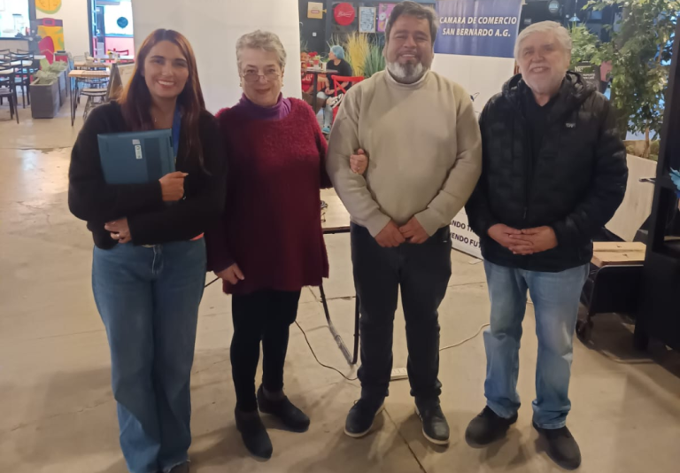 Exitosa charla informativa sobre la Tarjeta Más Vecino reunió a vecinos y comerciantes en San Bernardo